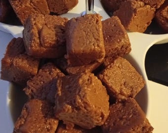 Bala de caramelo com leite condensado. Perfeita para uma pausa. Quantidade: 12 unidades.