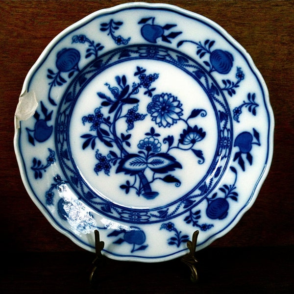 vintage Anglais Meissen Plate Blue White Ceramic Damaged Chipped circa 1920's / EVE of Europe