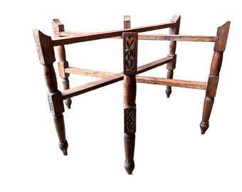 Grande table pliante vintage marocaine arabe en bois fleuri, plateau, pieds de support, socle en bois, vers 1970-80 / EVE