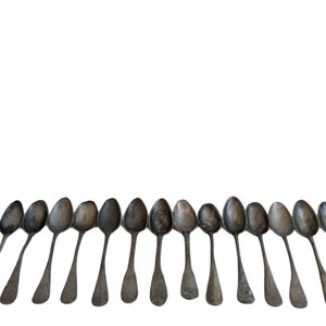 Antike französische Pewter große Löffel Löffel Löffel Set von vierzehn alten getragenen Besteck Besteck Silber Geschirr circa 1850er Jahre / EVE of Europe