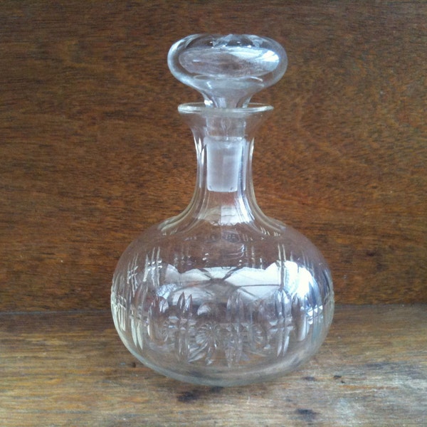 Petite carafe ronde en cristal anglaise vintage pour whisky et brandy, vers 1950-60 / EVE of Europe