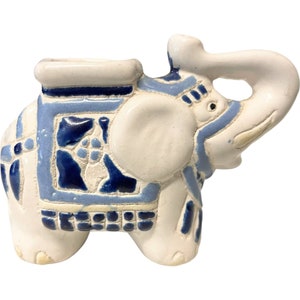 Vintage Tiny Chinese Elephant Ceramic Pot Stand Plinth Rest White Blue Small Vase Pot Ashtray c1970-80&#39;s / EVE