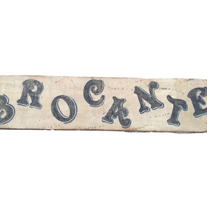 Letrero de madera vintage inglés de gran tamaño para tienda BROCANTE, pintado a mano, para publicidad de una cueva de hombre, c1990 / EVE of Europe