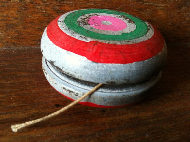 Vintage Yoyo Toy Circa 1950's / EVE of Europe Etsy