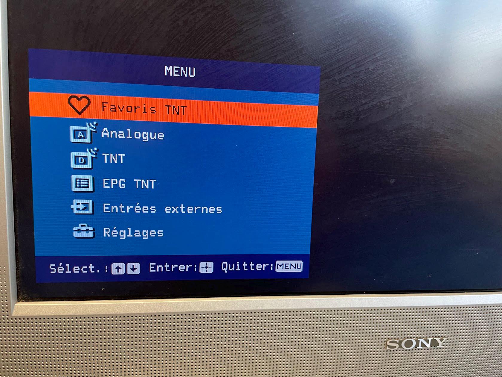 Vintage Slovakian Sony Television Monitor KDL-20S2020 Multi