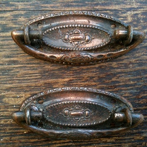 Antika engelska rostiga lådhandtag cirka 1900-talet / EVE of Europe