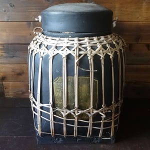 Cesto portavivande in vimini intrecciato, laccato, fatto a mano, vintage, tradizionale del Sud-Est asiatico, circa anni '50-'60 / EVE of Europe