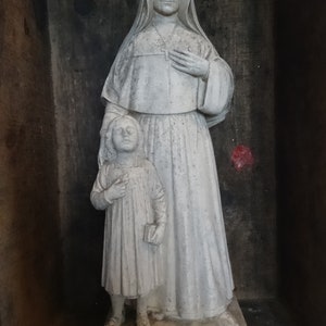 Vintage französischer Gips Heiliger Madeleine mit Kind Nonne katholische große Figur Ornament Kirche um 1930-50 / EVE of Europe