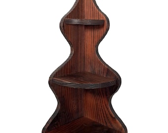 Estante de esquina pequeño de madera rústica francesa vintage para colgar en la pared, estantes de exhibición, almacenamiento, circa 1960-70 / EVE