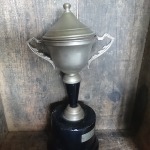 Vintage portugiesische große versilberte Trophäenschale Auszeichnung Caixa Ceral Hinterlegungs Karate 82 c1980&#39;s / EVE von Europa