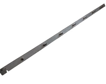 Perchero de pared vintage francés de metal para cocina, con ganchos para exhibir llaves, herramientas, utensilios de carnicería, juegos y artículos comerciales (c. 1970-80) / EVE of England