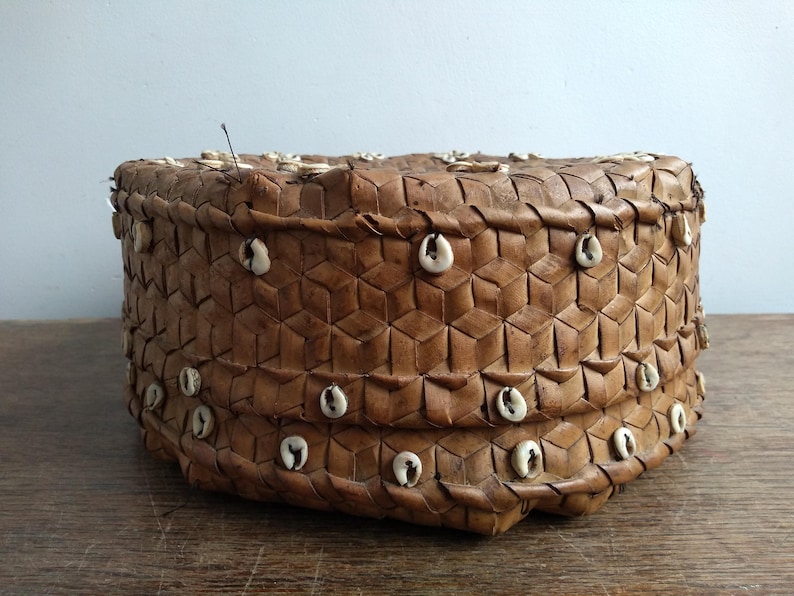 Vintage Oceania South Pacific Bali Lidded Woven Palm Leaf Storage Box Primitive Art Wooden Wood Ornament circa 1950-1960/'s EVE of Europe
