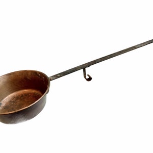 Vintage Français manche long suspendu cuivre poêle à feu casserole casserole cuisine cuisine suspendue affichage c1930-40&#39;s / EVE of Europe