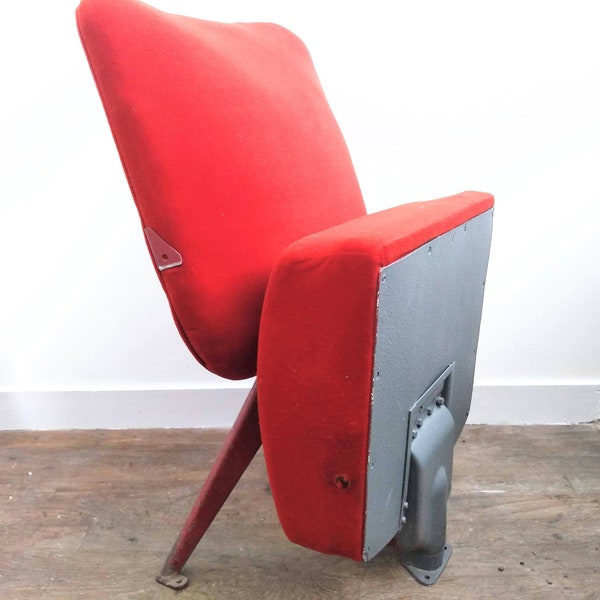 Chaise de cinéma vintage rouge rembourrée en métal lourd, cadre des années 1970-80 / EVE of Europe