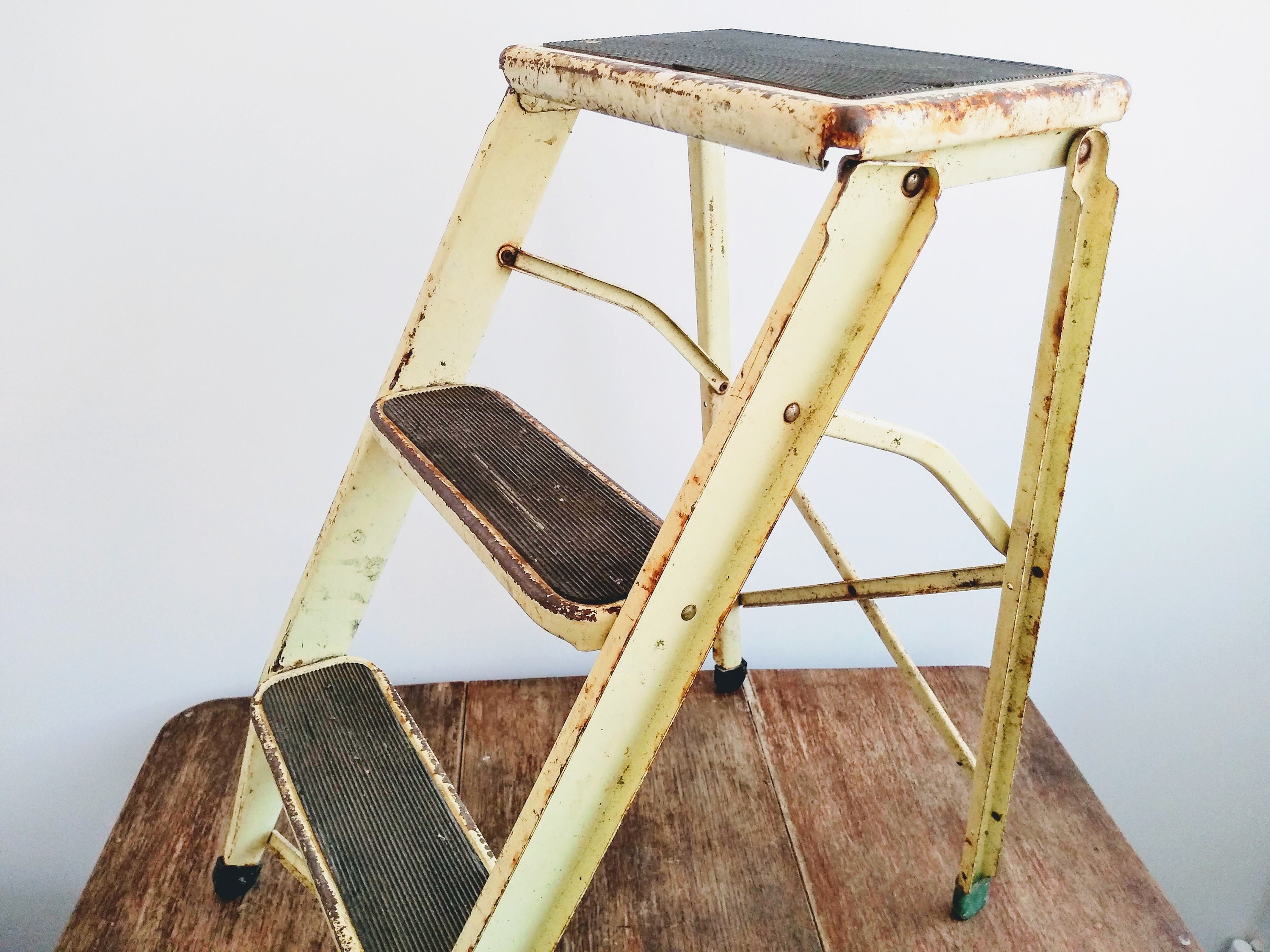 TABOURET Escabeau pliant Acier et Bois VINTAGE - BrocNshop