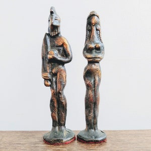 Stara francuska kopia egipskiej brązowej rzeźby artystycznej, ozdoby figurki Kleopatry Brutusa Cezara z lat 1950-1960 / EWA Europy