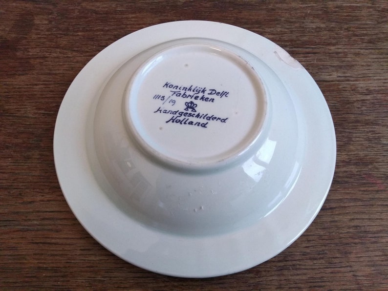 Vintage Dutch Delft white blue flowers decorated ashtray with some damage circa 1970-80/'s English Shop