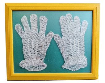 Vintage französische bestickte gerahmte weiße Baumwolle Hochzeit-Taufkirche-Handschuhe Dame-Größe ungefähr 1940-50 / EVE von Europa