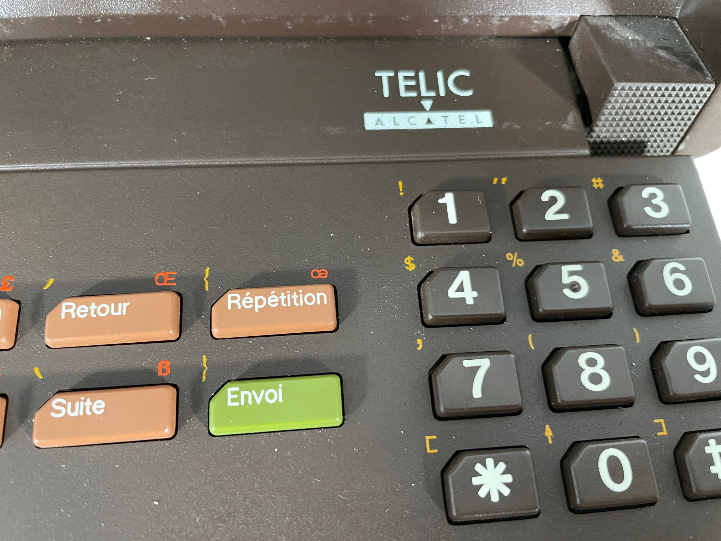 Prix De Vente D Un Minitel Ancien Vintage Français Minitel 1 Telic Alcatel Message System Screen - Etsy Canada