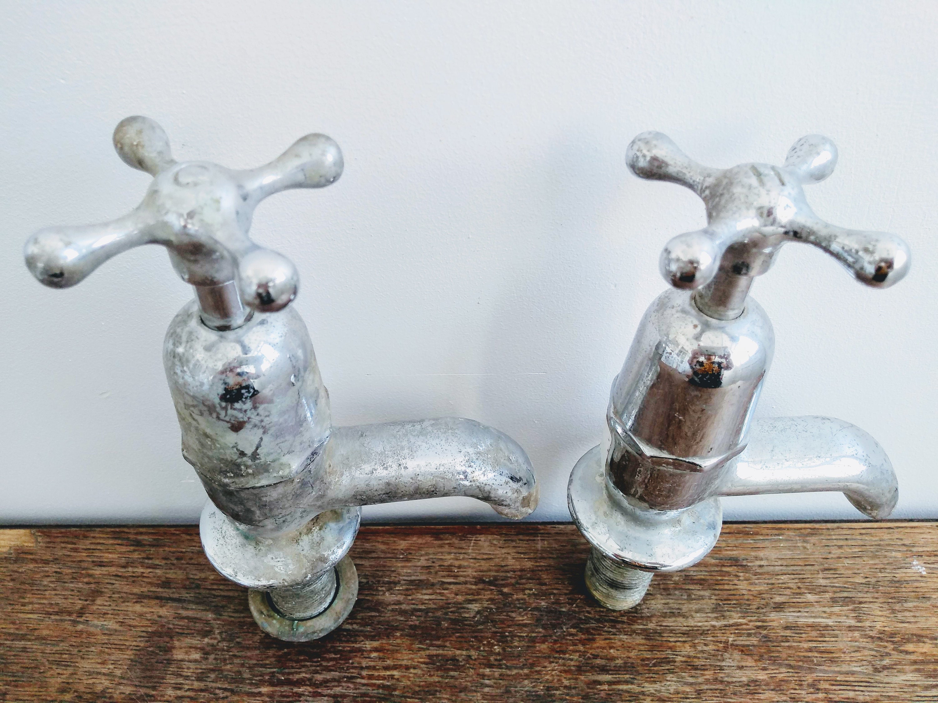 Vintage anglais grand évier de cuisine en métal salle de bains chaud froid Froid robinet chaud robinet robinetterie robinets c1950-60s / EVE