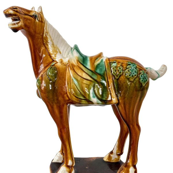 vintage chinois blanc crème grand cheval style Tang en argile, chevaux asiatiques ornement décoratif décoration vers les années 1970-80 / EVE