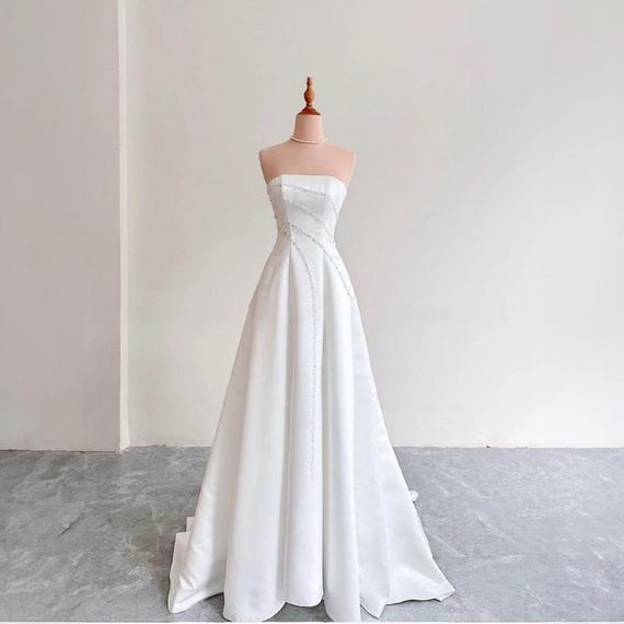 Satin courthouse wedding dress western wedding dress with Hand-Beaded Pearls & Crystals – Elegant Strapless Bridal Gown with Bow Back
