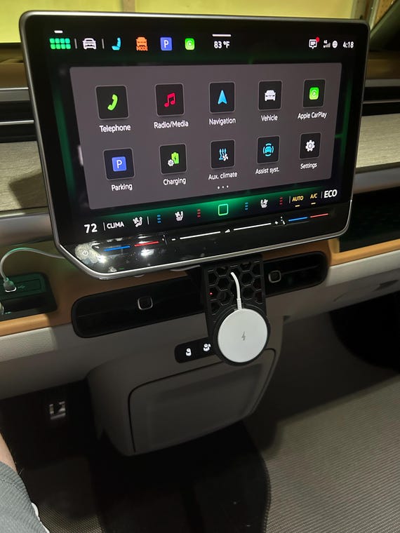 ID.Buzz MagSafe Phone Mount