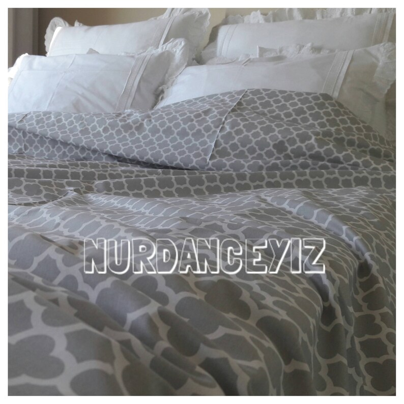 Quatrefoil Oversized Queen 90x98 Duvet Cover Super King 110x96 Image 0