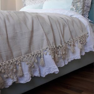 Tassel fringe Bedspread oversize King queen shabby chic bedding Bed spread pink ivory white crochet lace trim Turkish linen coverlet blanket