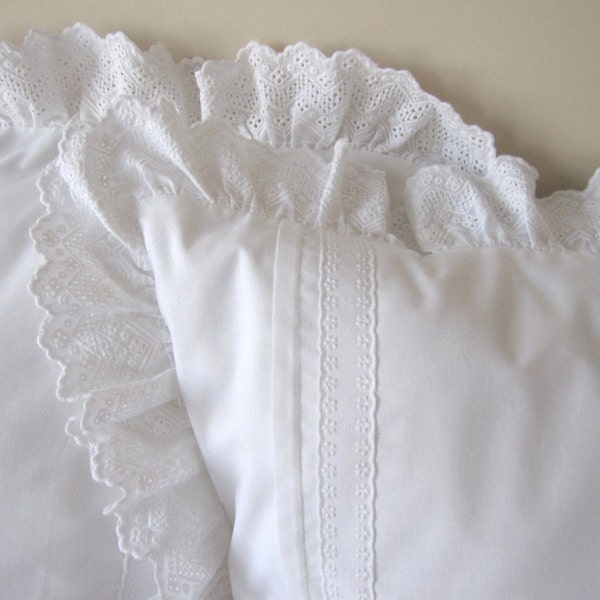 Solid white ruffle pillow cover, cotton euro sham ruffled eyelet lace - 26 x 26 inch - shabby chic bedding bedroom decoration Nurdanceyiz