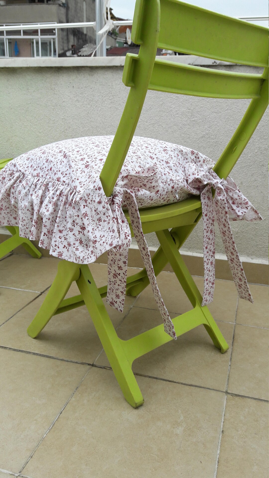 How to Make Super Cute Seat Cushions for Folding Chairs