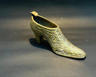 Brass Lady Shoe Shape Ash Tray | Quirky Retro Decor & Collectible .