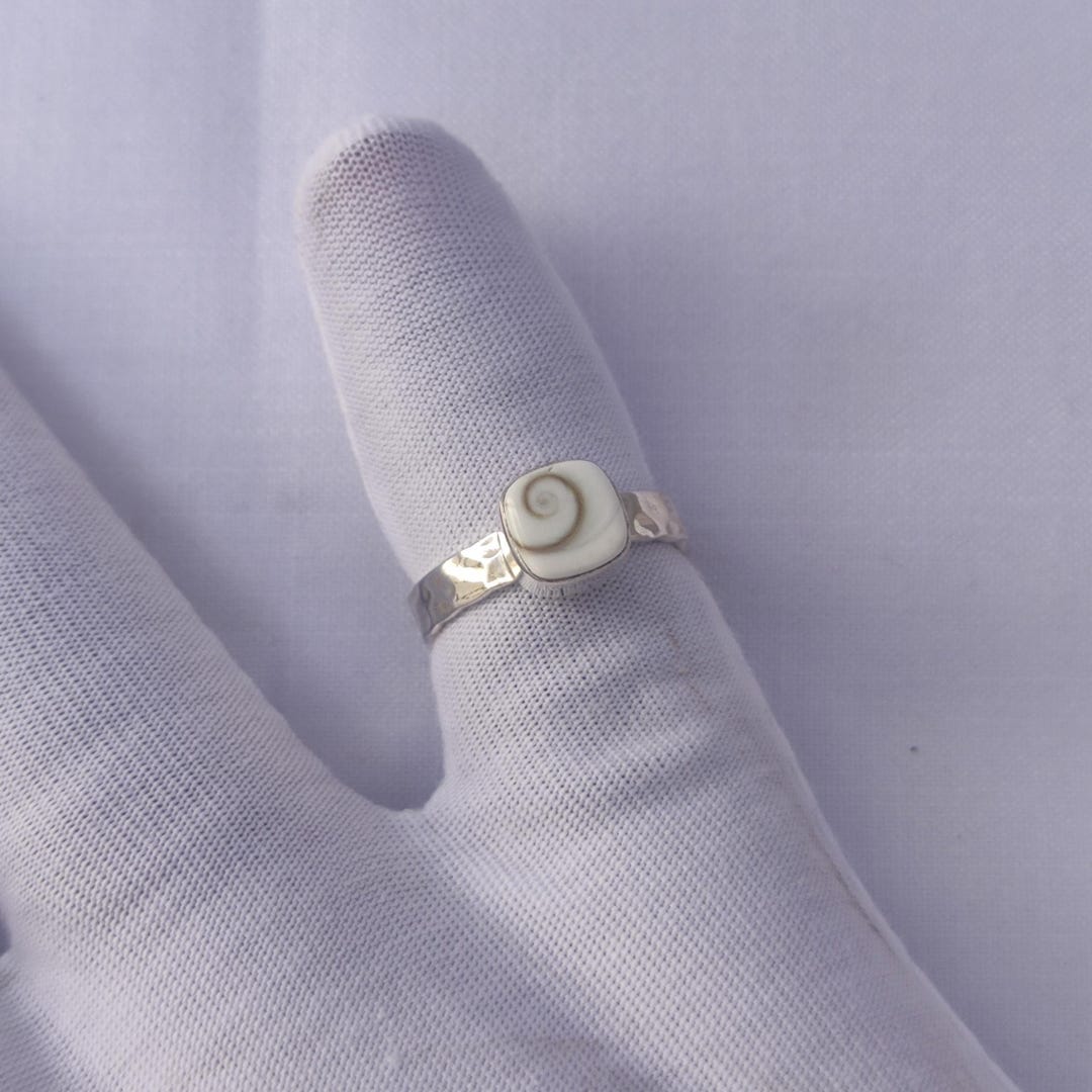 Shiva Shell Eye Ring: Hammered Sterling Silver, Ojo Santa Lucia - Etsy