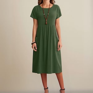 Vestido midi de algodón con bolsillos, talla grande, estilo bohemio veraniego de manga corta para mujer, corte holgado, cuello cuadrado, corte A informal.
