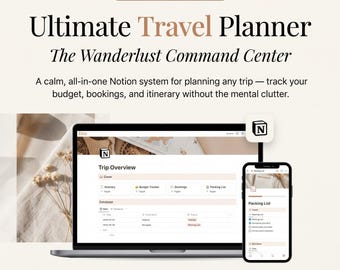 Puede incluir: Una plantilla digital de planificador de viajes en Notion mostrada en la pantalla de una computadora portátil y un teléfono inteligente. La interfaz incluye secciones para resumen de viaje, itinerario, presupuesto, reservas y lista.