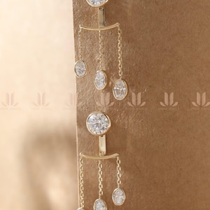 Orecchini pendenti con moissanite a quattro pietre da 6,50 carati, orecchini a goccia con moissanite ovale, orecchini a castone con diamanti rotondi, regalo di nozze per lei.