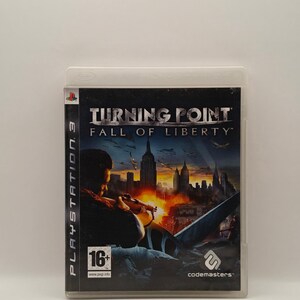Pode incluir: Capa do jogo PlayStation 3 para "Turning Point: Fall of Liberty". A arte da capa apresenta um soldado em silhueta apontando uma arma para uma paisagem urbana em chamas. O título do jogo e o logotipo do PlayStation 3 são visíveis.