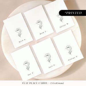 Tarjetas de lugar de boda negras sencillas con flores, tarjetas de nombre de invitados con estampado de bocetos florales, tarjetas de lugar monocromáticas clásicas planas o dobladas
