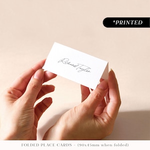 Minimale rustikale Tischkarten für die Hochzeit, gedruckte Gastkarten im handgeschriebenen Stil, monochrome flache oder gefaltete Tischkarten