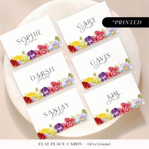 Tarjetas de lugar para bodas con flores de colores, tarjetas para los nombres de los invitados con estampados florales brillantes, tarjetas de lugar veraniegas llamativas y planas o dobladas
