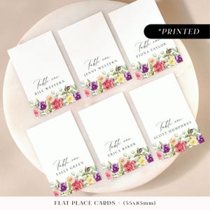 Tarjetas de lugar para bodas con flores coloridas, tarjetas con nombres de invitados impresas con flores de primavera, tarjetas de lugar botánicas veraniegas planas o dobladas