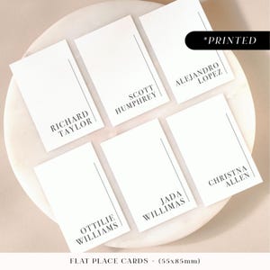 Minimalistische moderne plaatskaarten voor bruiloften, gedurfde typografisch gedrukte naamkaartjes voor gasten, eenvoudige monochrome plaatskaarten