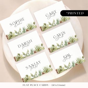 Tarjetas de lugar para bodas con piñas de invierno, tarjetas con nombres de invitados impresas en pino rústico natural, tarjetas de lugar navideñas festivas planas o dobladas