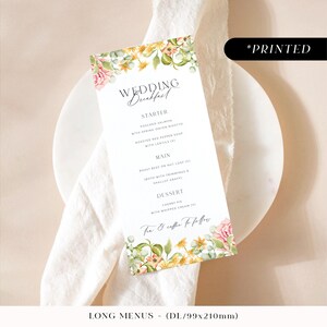 Menú de recepción de boda con flores de color rosa ruborizado, tarjetas de menú con estampados florales vintage románticos, menú de flores silvestres en tonos pastel suaves, desayuno de boda