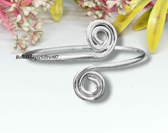 Pulseira espiral artesanal em prata de lei: Bracelete minimalista boho