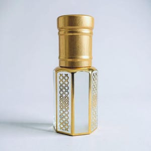 White Musk Perfume Oil – 6ml / 0.2oz – Alcohol-Free – Gold Bottle with Dipstick by Nayla oud