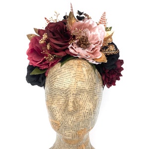 Tocado floral color burdeos y rosa, Frida Kahlo, banda de flores mexicanas, corona de flores rosas y doradas, diadema del Día de los Muertos, corona floral para novia