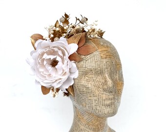 Tocado floral dorado marfil, estilo beige para niña, boda de invierno, fiesta de invierno, corona de flores doradas, tocado floral, diadema de peonía marfil, estilo bohemio.