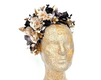 Diadema con flores laterales rosas, tocado floral color marfil, corona floral de oro negro, vestido formal de invierno, victoriano, tocado, gótico.