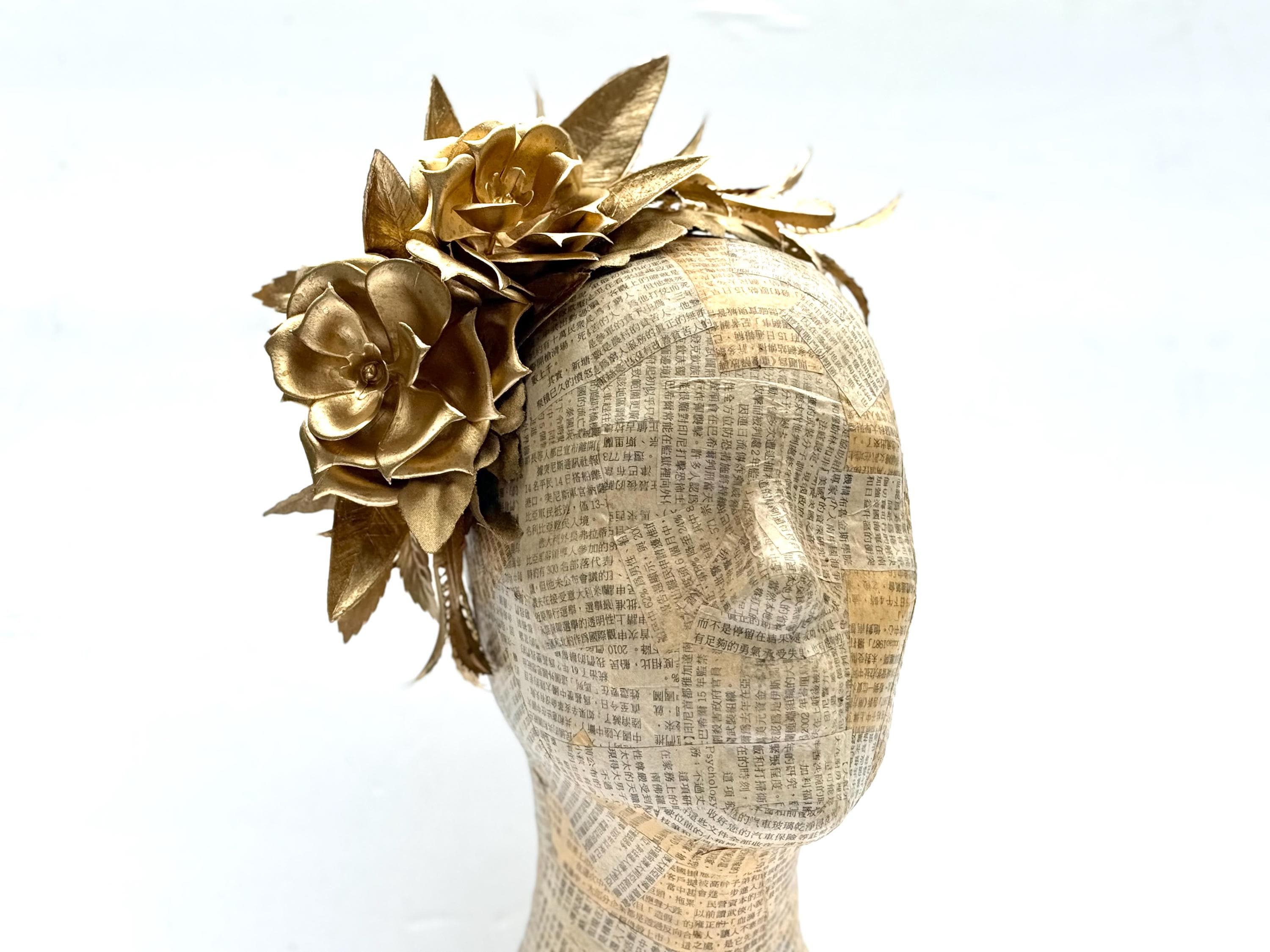 Elegant Women\'s Gold Fascinator Headpiece with Floral Accents 43f98491ad0ca81ea14dc58c9b9ac3  main image 2